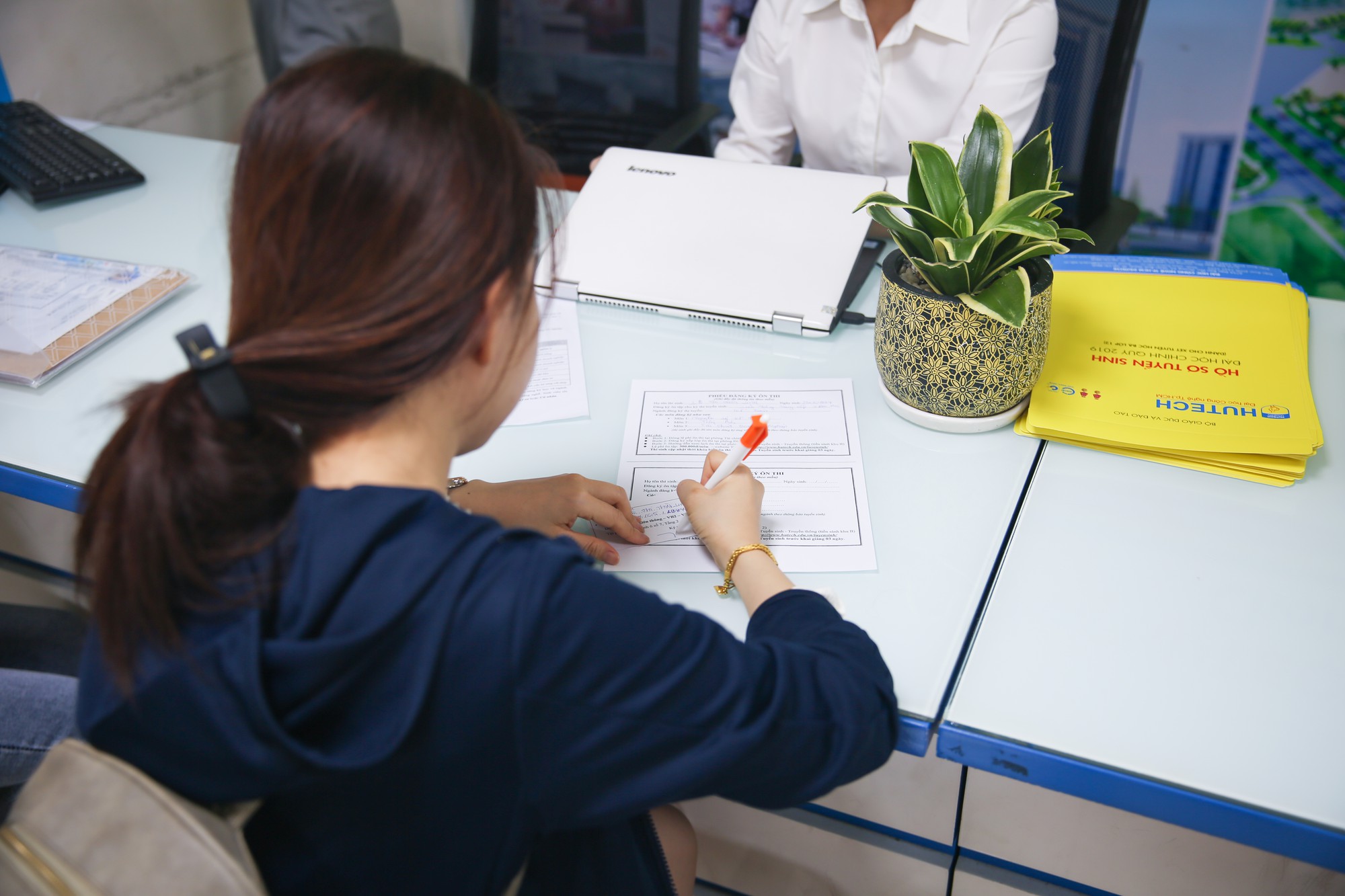 Điểm chuẩn dự kiến phương thức xét tuyển học bạ Đại học HUTECH - Ảnh 3. Điểm chuẩn dự kiến phương thức xét tuyển học bạ Đại học HUTECH - Ảnh 3.