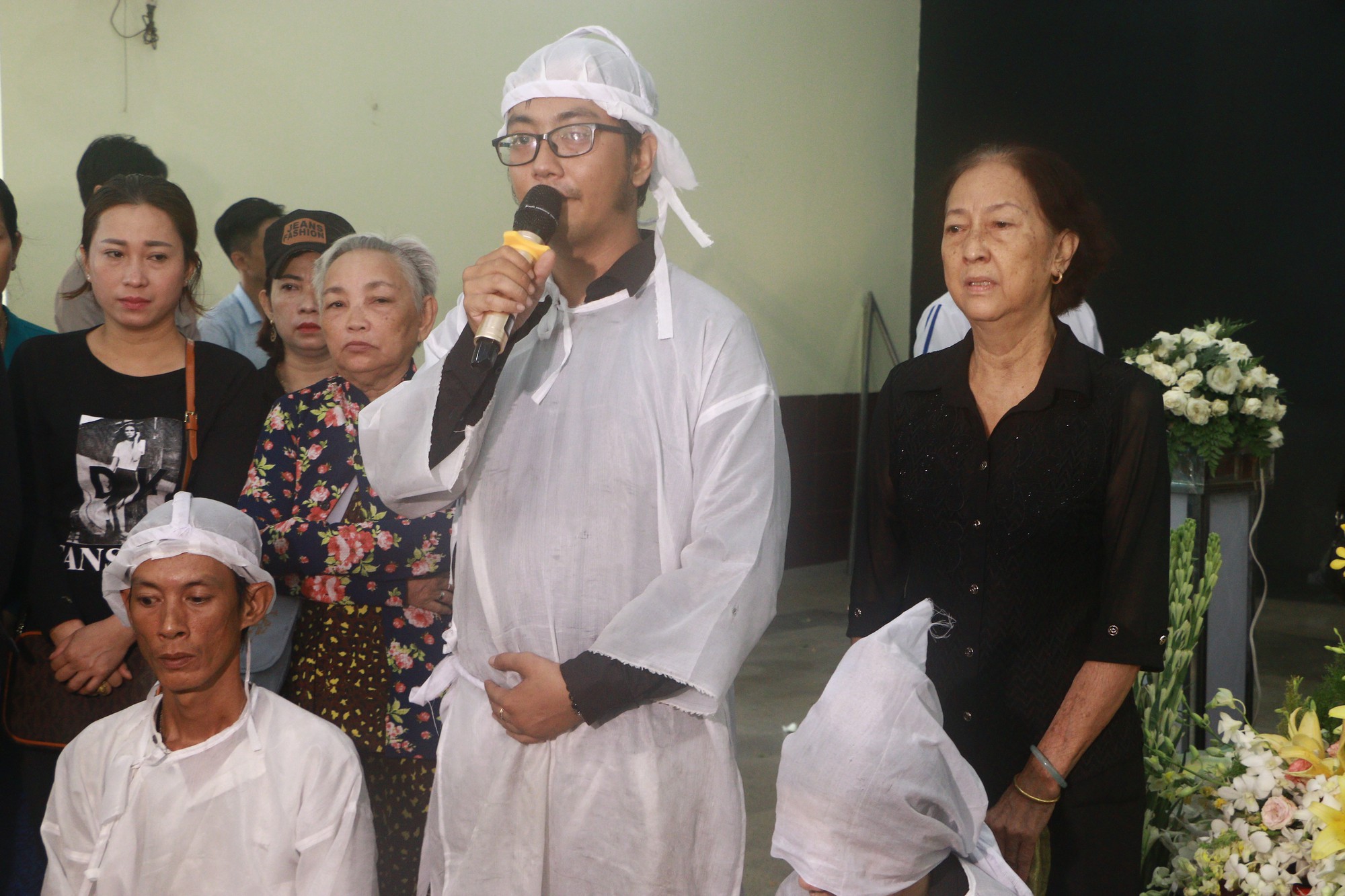 Tâm nguyện cuối của cố nghệ sĩ Lê Bình đã được gia đình thực hiện - Ảnh 1. Tâm nguyện cuối của cố nghệ sĩ Lê Bình đã được gia đình thực hiện - Ảnh 1.
