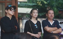 NSƯT Thành Lộc và nhiều đồng nghiệp nghẹn ngào đưa tiễn nghệ sĩ Lê Bình