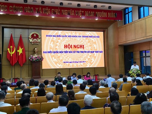 Các ĐBQH đoàn TP Hà Nội tiếp xúc cử tri - Ảnh 1. Các ĐBQH đoàn TP Hà Nội tiếp xúc cử tri - Ảnh 1.