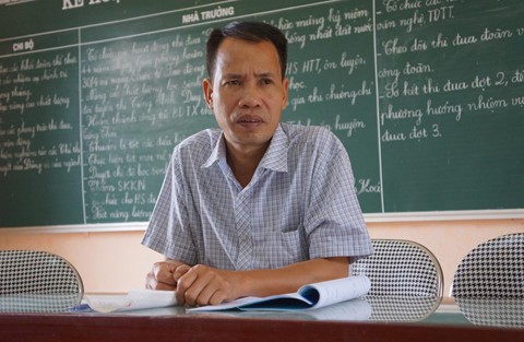 Trường vắng học sinh sau vụ kẻ cầm dao xông vào đâm 6 cô trò - Ảnh 11. Trường vắng học sinh sau vụ kẻ cầm dao xông vào đâm 6 cô trò - Ảnh 11.