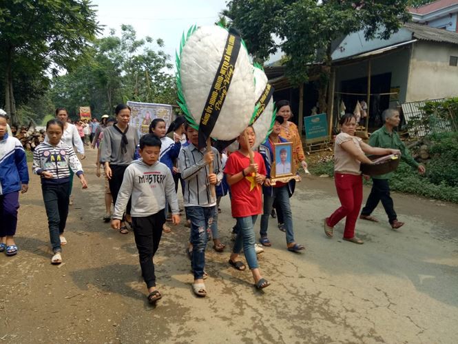 Thanh Hóa: Thương tiễn học trò nghèo bị đâm tử vong tại lớp học - Ảnh 1. Thanh Hóa: Thương tiễn học trò nghèo bị đâm tử vong tại lớp học - Ảnh 1.