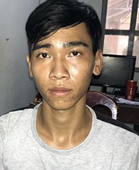 Nhóm thanh thiếu niên miền Tây mang súng giả đi cướp sòng bạc - Ảnh 1.