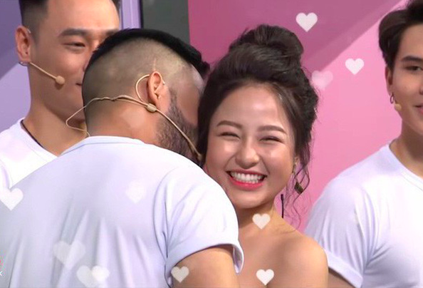 Sau nghi vấn clip nóng, hot girl Trâm Anh tiếp tục bị cắt sóng trên VTV - Ảnh 1. Sau nghi vấn clip nóng, hot girl Trâm Anh tiếp tục bị cắt sóng trên VTV - Ảnh 1.