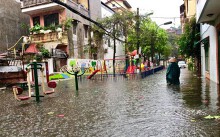 Hà Nội mùa này, phố bỗng như sông...