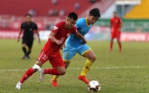 Chơi với 10 người, TP HCM vẫn lội ngược dòng Sanna Khánh Hòa, đòi lại ngôi đầu từ tay Hà Nội FC