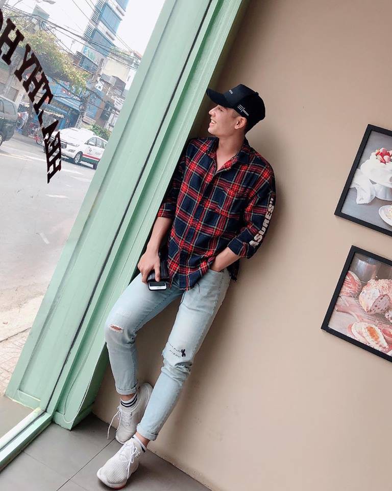 Khánh Sự - cực phẩm LGBT sở hữu những set đồ vừa đơn giản vừa thu hút - Ảnh 3.