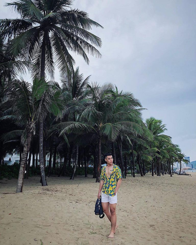 Khánh Sự - cực phẩm LGBT sở hữu những set đồ vừa đơn giản vừa thu hút - Ảnh 7.