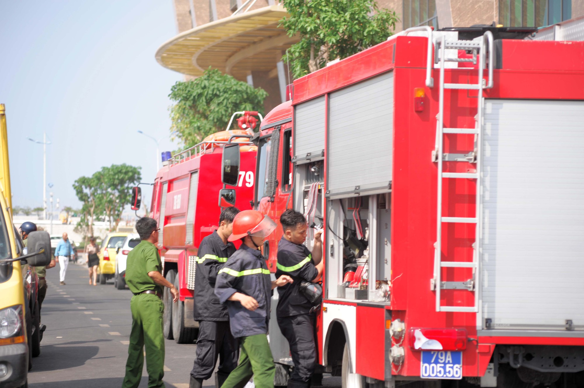 Căn hộ Mường Thanh Khánh Hòa cháy dữ dội - Ảnh 3. Căn hộ Mường Thanh Khánh Hòa cháy dữ dội - Ảnh 3.