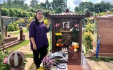 Hồng Vân đến thăm mộ phần cố nghệ sĩ Anh Vũ, hoàn thành ước nguyện thuở sinh thời của anh