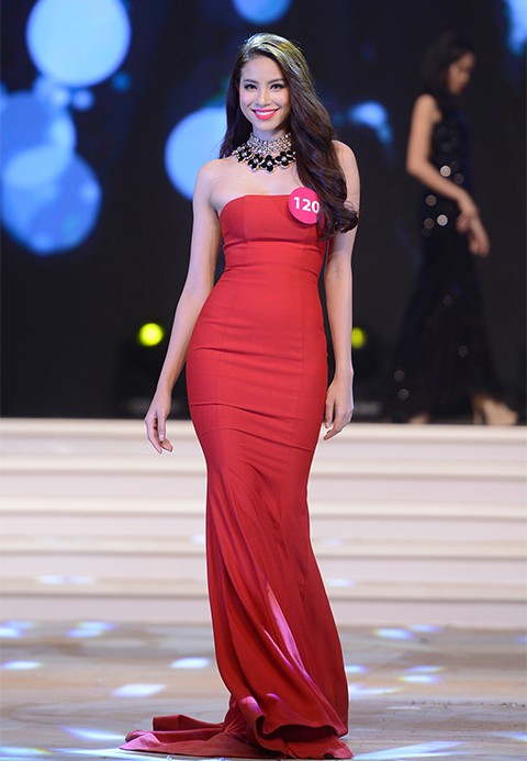 Thời trang của Phạm Hương thay đổi ra sao sau 9 năm dấn thân vào showbiz? - Ảnh 8. Thời trang của Phạm Hương thay đổi ra sao sau 9 năm dấn thân vào showbiz? - Ảnh 8.