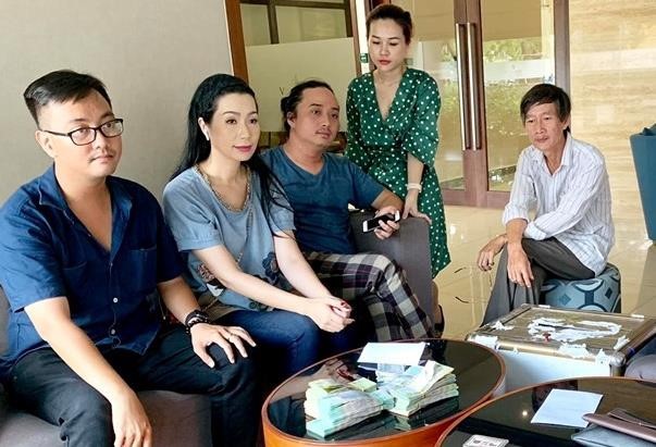 Gia đình nghệ sĩ Lê Bình từ thiện gần 300 triệu đồng tiền phúng điếu - Ảnh 1. Gia đình nghệ sĩ Lê Bình từ thiện gần 300 triệu đồng tiền phúng điếu - Ảnh 1.