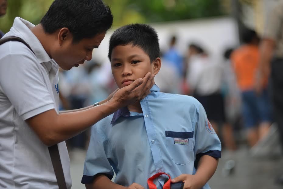 Làm việc từ 8h30: Đưa con đi học, chúng tôi lang thang đâu cho đến giờ làm? - Ảnh 1. Làm việc từ 8h30: Đưa con đi học, chúng tôi lang thang đâu cho đến giờ làm? - Ảnh 1.