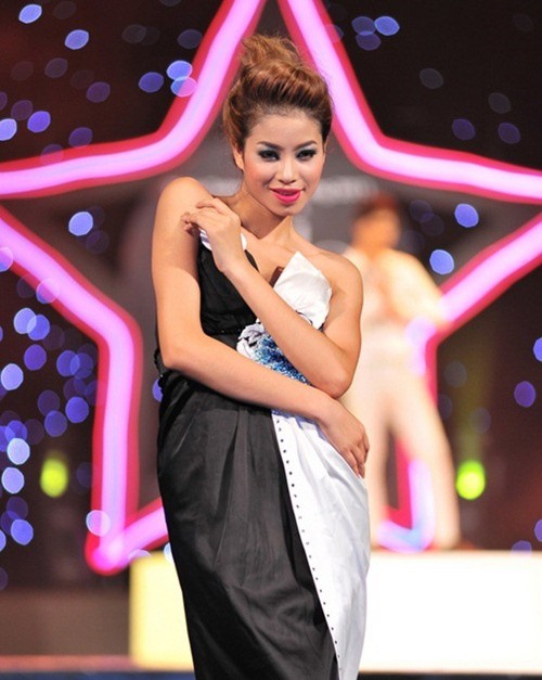 Thời trang của Phạm Hương thay đổi ra sao sau 9 năm dấn thân vào showbiz? - Ảnh 3. Thời trang của Phạm Hương thay đổi ra sao sau 9 năm dấn thân vào showbiz? - Ảnh 3.