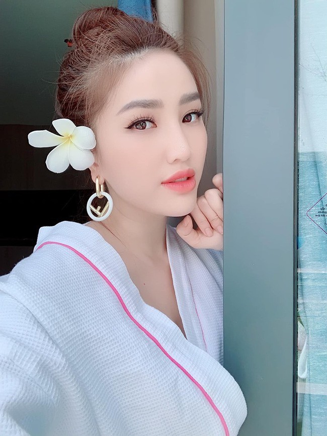 Sao Việt hôm nay (6/5): Lan Khuê bóng gió việc mang bầu, Hương Tràm bật khóc chia tay fan để sang Mỹ du học - Ảnh 8. Sao Việt hôm nay (6/5): Lan Khuê bóng gió việc mang bầu, Hương Tràm bật khóc chia tay fan để sang Mỹ du học - Ảnh 8.