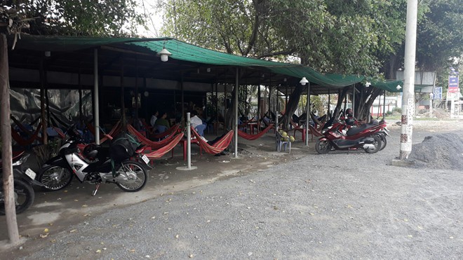 Thêm quán chặt chém ở Bến Lức bị tố, đoàn liên ngành lập biên bản - Ảnh 1. Thêm quán chặt chém ở Bến Lức bị tố, đoàn liên ngành lập biên bản - Ảnh 1.