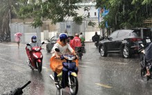 Mưa lớn lại xuất hiện giải nhiệt cho người dân TP HCM