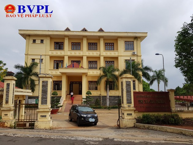 Nữ trưởng phòng xưng mày tao với dân chỉ bị kỷ luật khiển trách - Ảnh 2. Nữ trưởng phòng xưng mày tao với dân chỉ bị kỷ luật khiển trách - Ảnh 2.