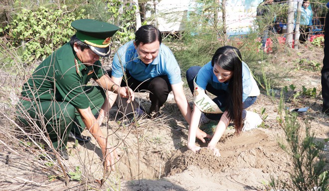 Một doanh nghiệp đề nghị Hoa hậu Phương Khánh và UBND tỉnh Bến Tre xin lỗi - Ảnh 3. Một doanh nghiệp đề nghị Hoa hậu Phương Khánh và UBND tỉnh Bến Tre xin lỗi - Ảnh 3.