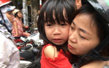 Trường mầm non cháy giữa trưa, người dân phá cửa giải cứu hàng trăm học sinh