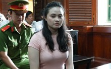 Hotgirl Ngọc Miu 'phát tướng' đến tòa cùng người tình Văn Kính Dương trong phiên xử đại án ma túy