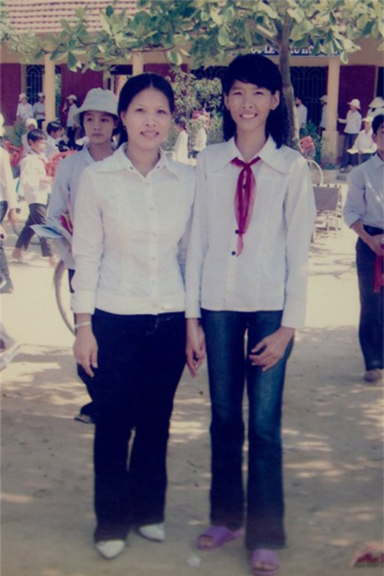 Hoàng Thùy và gu thời trang thăng hạng theo thời gian - Ảnh 1. Hoàng Thùy và gu thời trang thăng hạng theo thời gian - Ảnh 1.