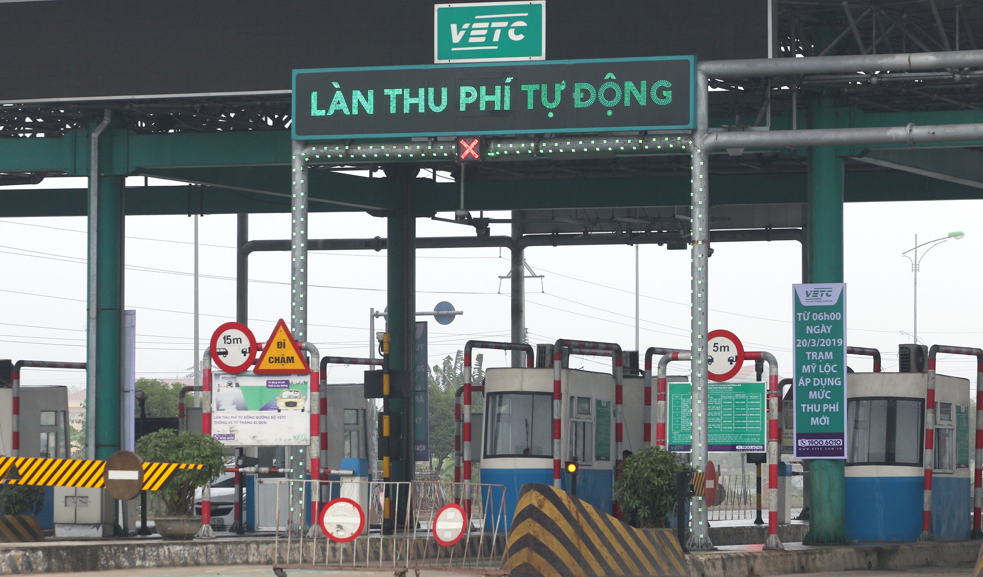 Bộ GTVT đề nghị xe biển xanh, biển đỏ nêu gương dán thẻ thu phí tự động không dừng? - Ảnh 1.