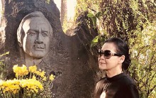 Khánh Ly: 'Mộ Trịnh Công Sơn nên được giữ ở Sài Gòn'