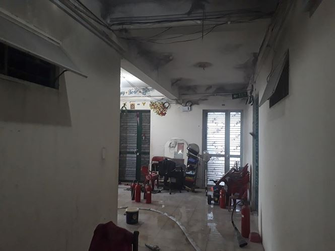 Mâu thuẫn làm ăn, đem xăng tới đốt nhà chung cư - Ảnh 1. Mâu thuẫn làm ăn, đem xăng tới đốt nhà chung cư - Ảnh 1.