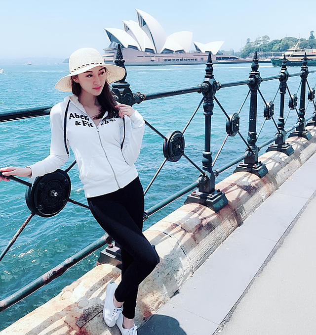 Cuộc đời ăn chơi của nàng Á hậu trước khi li hôn tỉ phú sòng bài - Ảnh 12. Cuộc đời ăn chơi của nàng Á hậu trước khi li hôn tỉ phú sòng bài - Ảnh 12.