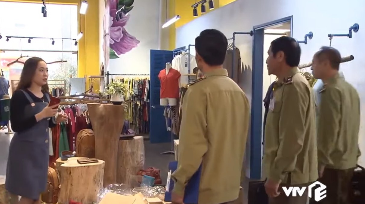 Về nhà đi con tập 21: Thư làm ăn thất bát phải sang nhượng cửa hàng, Vũ nổi cáu với gã sở khanh vì ghen? - Ảnh 3. Về nhà đi con tập 21: Thư làm ăn thất bát phải sang nhượng cửa hàng, Vũ nổi cáu với gã sở khanh vì ghen? - Ảnh 3.