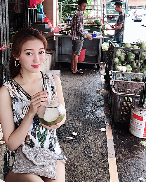 Cuộc đời ăn chơi của nàng Á hậu trước khi li hôn tỉ phú sòng bài - Ảnh 8. Cuộc đời ăn chơi của nàng Á hậu trước khi li hôn tỉ phú sòng bài - Ảnh 8.