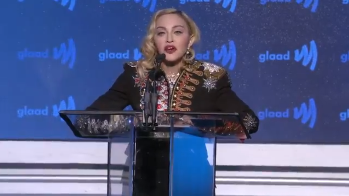 Cộng đồng LGBT thế giới hôm nay (5/7): Lady Gaga nổi bần bật giữa thảm đỏ Met Gala với 4 bộ trang phục khác nhau - Ảnh 1. Cộng đồng LGBT thế giới hôm nay (5/7): Lady Gaga nổi bần bật giữa thảm đỏ Met Gala với 4 bộ trang phục khác nhau - Ảnh 1.