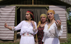 Dịch vụ yểm bùa yêu qua mạng của 'phù thủy' Romania