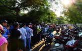 Chen chúc đăng kí tiêm vắc xin cho trẻ: Chỉ có 1100 liều, cả ngàn người công cốc ra về