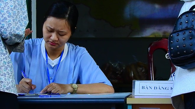 Chen chúc đăng kí tiêm vắc xin cho trẻ: Chỉ có 1100 liều, cả ngàn người công cốc ra về - Ảnh 2.
