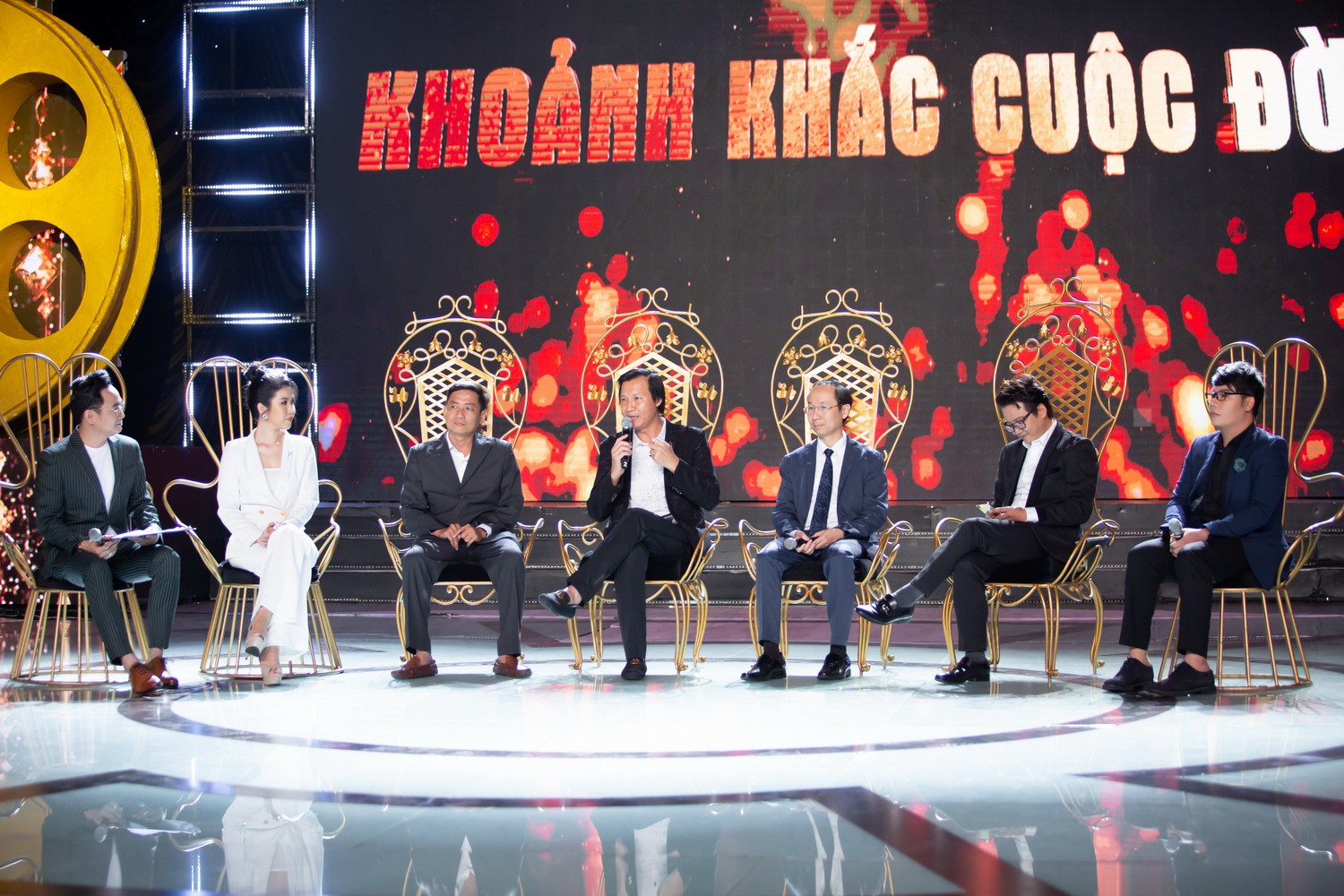 Khoảnh khắc cuộc đời và chuyến hành trình đầy nhân văn - Ảnh 1. Khoảnh khắc cuộc đời và chuyến hành trình đầy nhân văn - Ảnh 1.
