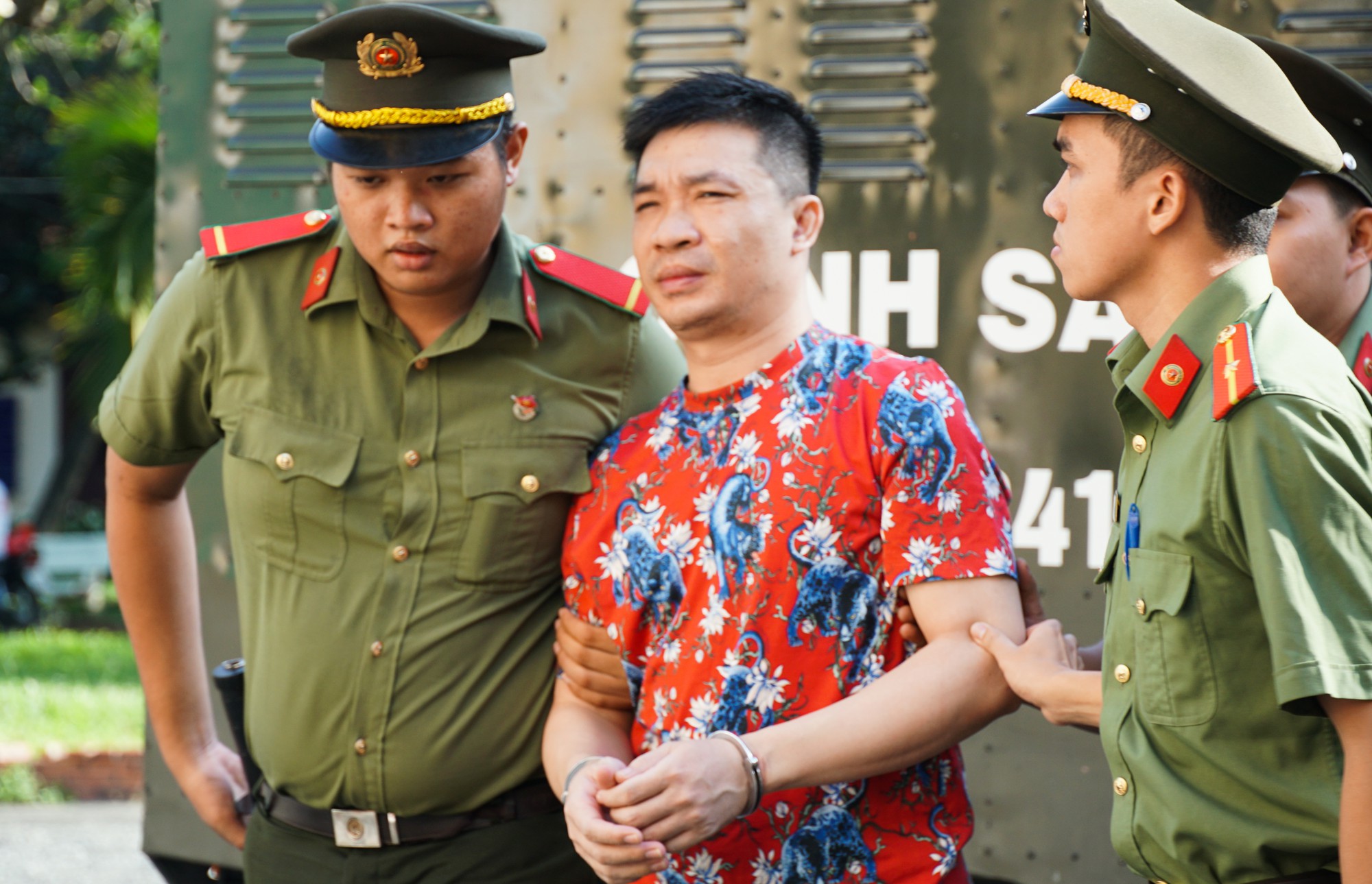 Cha ruột Văn Kính Dương từng chuyển cho con 4 tỉ đồng để đầu tư kinh doanh trong quá trình trốn truy nã  - Ảnh 1.