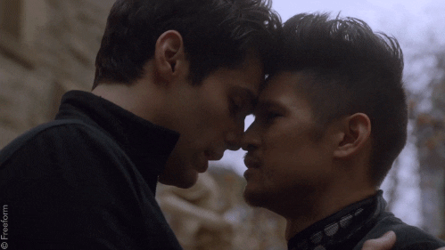 Shadowhunters: Cặp đôi đồng tính trong màn cướp rể huyền thoại năm nào nay đã kết hôn rồi đây - Ảnh 2. Shadowhunters: Cặp đôi đồng tính trong màn cướp rể huyền thoại năm nào nay đã kết hôn rồi đây - Ảnh 2.