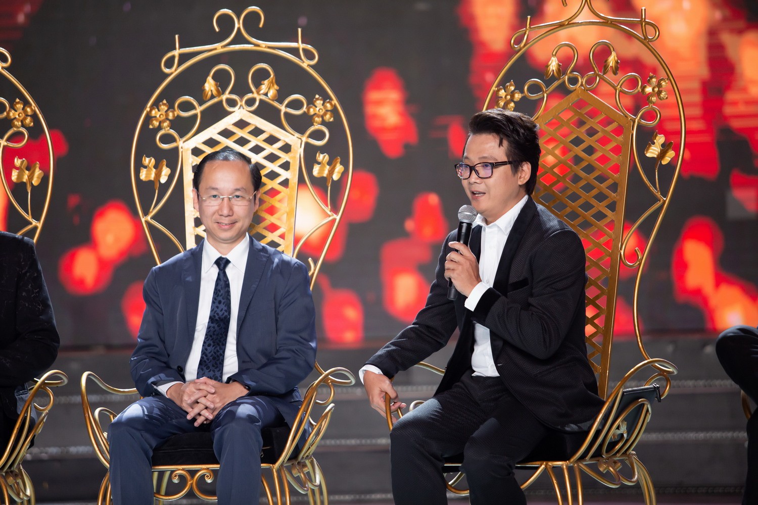 Khoảnh khắc cuộc đời và chuyến hành trình đầy nhân văn - Ảnh 2. Khoảnh khắc cuộc đời và chuyến hành trình đầy nhân văn - Ảnh 2.