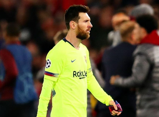 Messi lắc đầu ngao ngán sau trận thua thảm trước Liverpool - Ảnh 1. Messi lắc đầu ngao ngán sau trận thua thảm trước Liverpool - Ảnh 1.