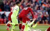Messi nhận hành vi không tôn trọng từ hậu vệ Liverpool