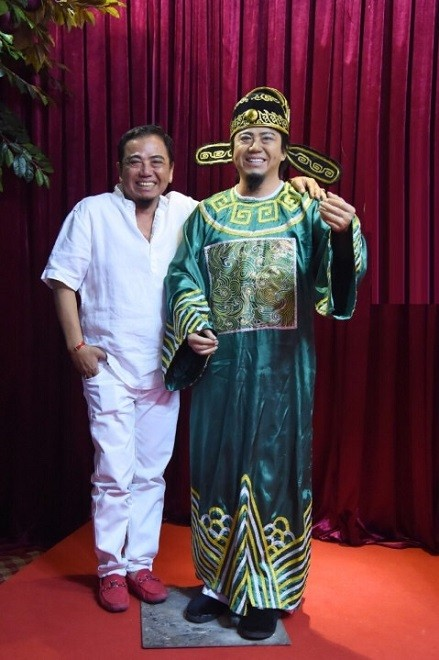 Cờ bạc biến nghệ sĩ Hồng Tơ từ đại gia thành con nợ và bị bắt như thế nào? - Ảnh 2. Cờ bạc biến nghệ sĩ Hồng Tơ từ đại gia thành con nợ và bị bắt như thế nào? - Ảnh 2.