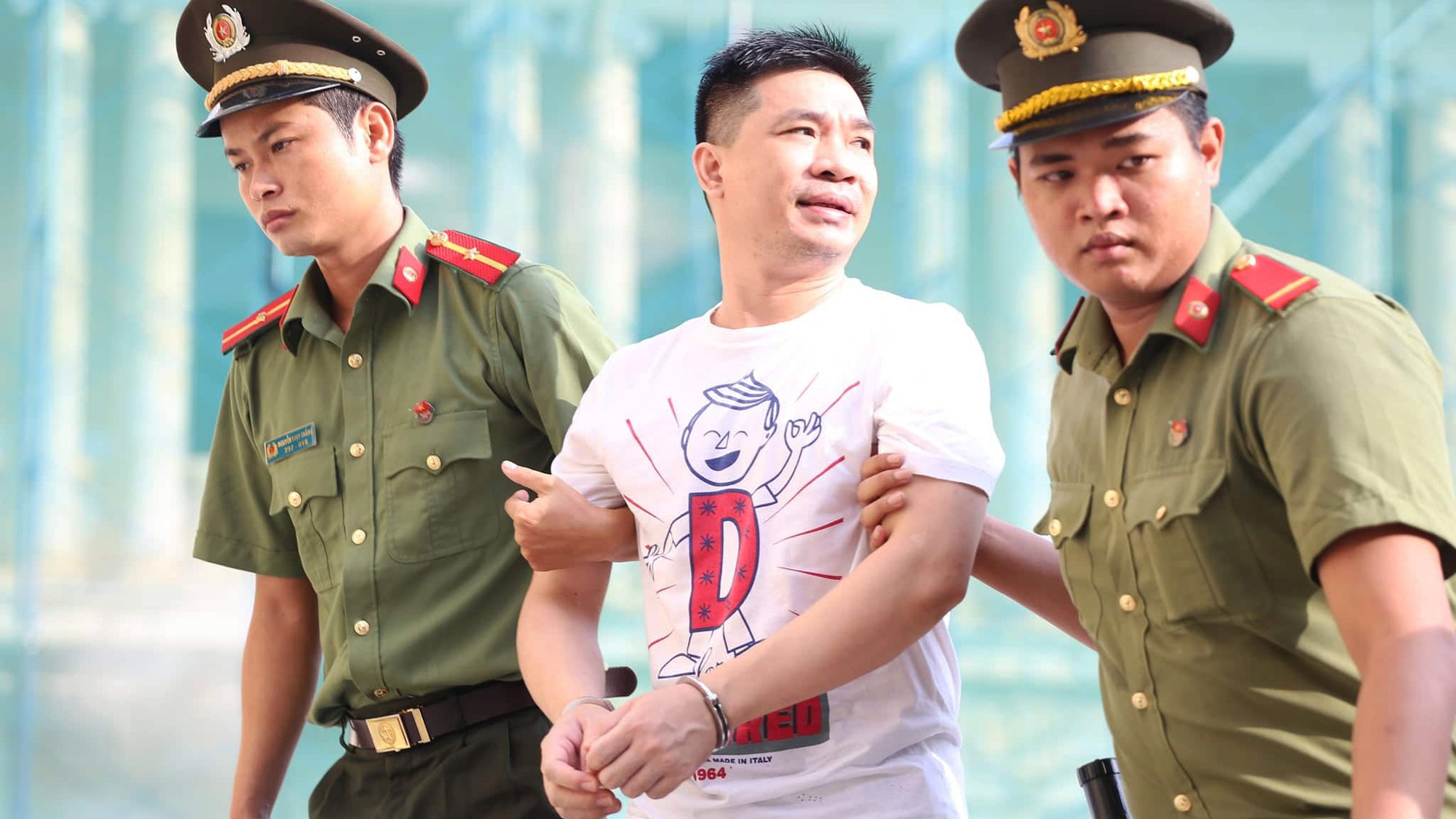 Đề nghị 8 án tử trong đường dây sản xuất ma túy lớn nhất nước của Văn Kính Dương - Ảnh 1. Đề nghị 8 án tử trong đường dây sản xuất ma túy lớn nhất nước của Văn Kính Dương - Ảnh 1.