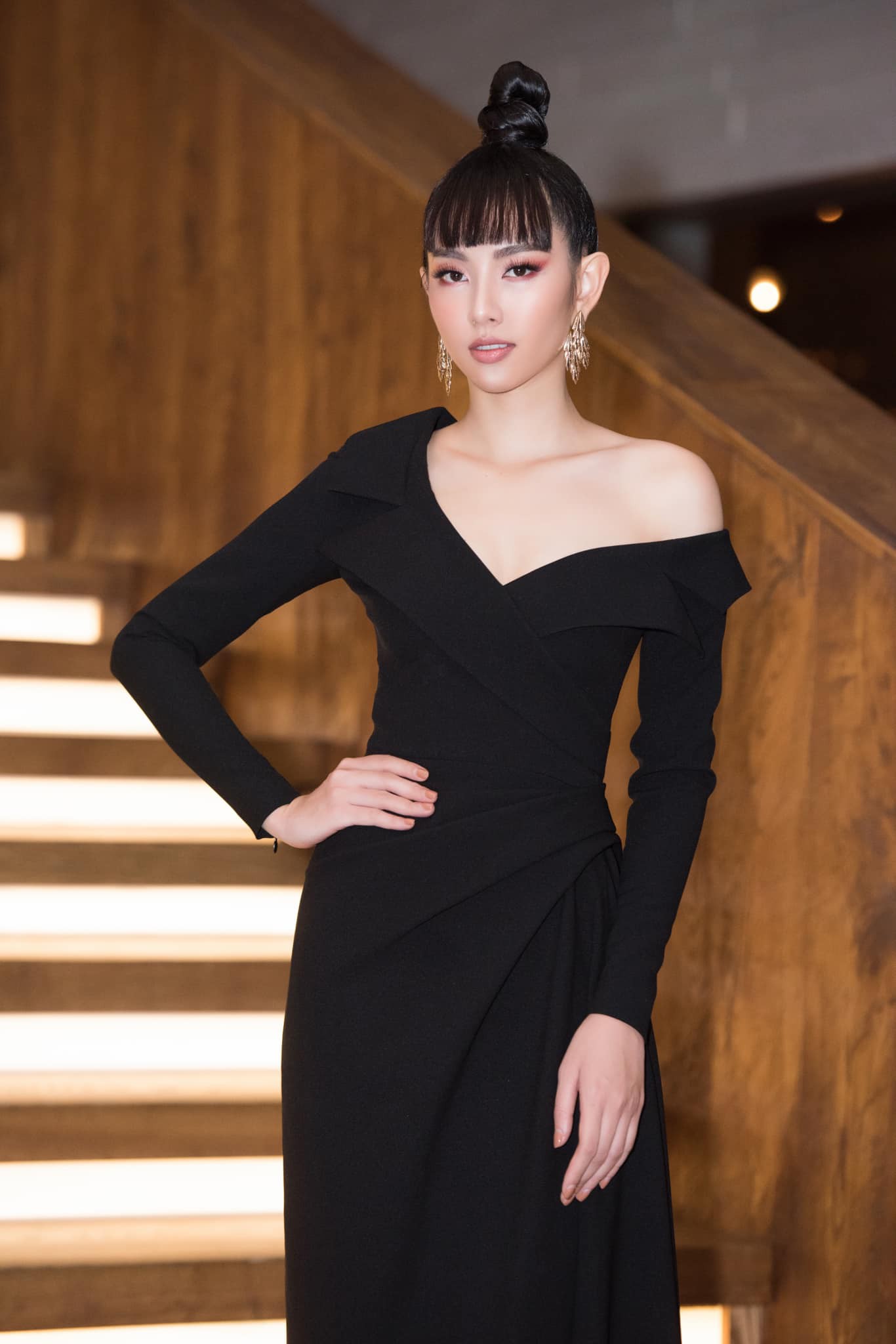 Sắc đen được Hoa hậu, Á hậu Việt sử dụng trên thảm đỏ như thế nào? - Ảnh 18. Sắc đen được Hoa hậu, Á hậu Việt sử dụng trên thảm đỏ như thế nào? - Ảnh 18.
