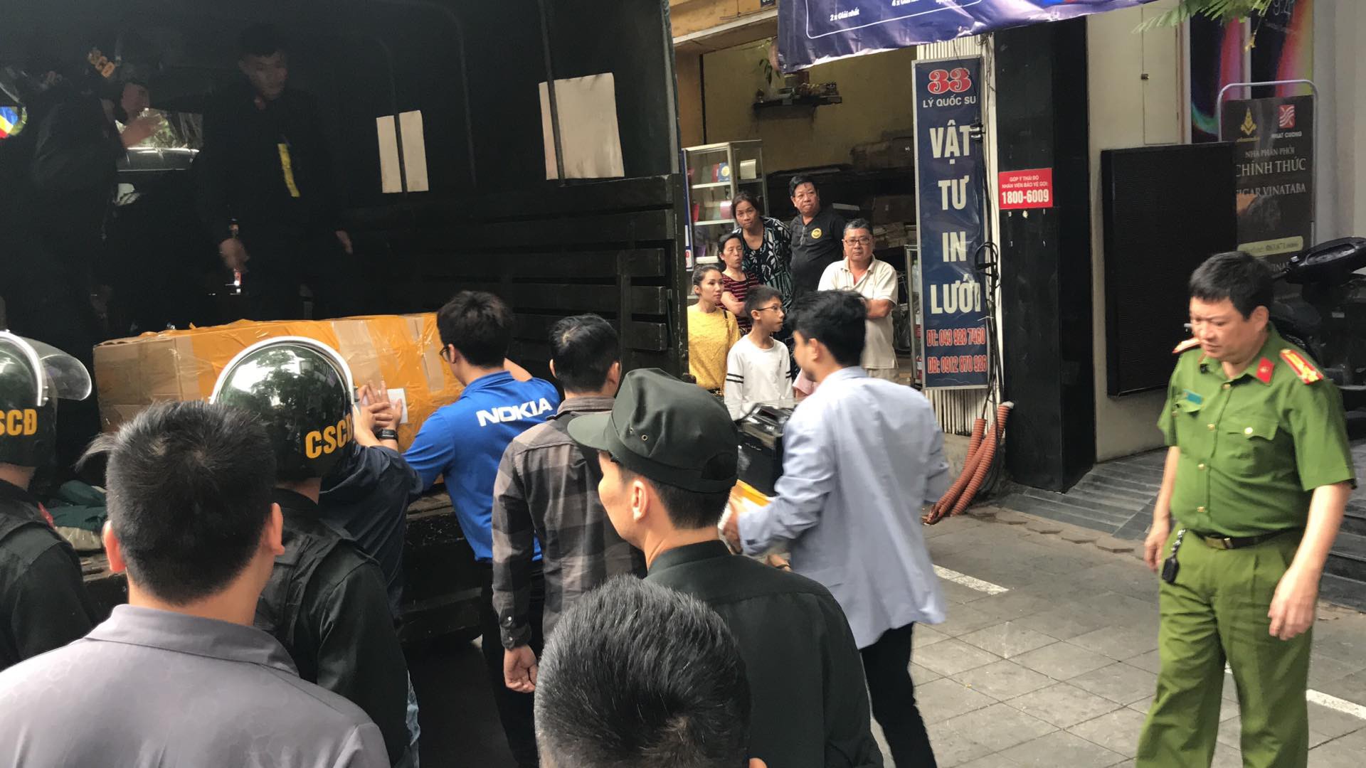 Toàn cảnh hoạt động đột kích hệ thống của hàng Nhật Cường Mobile - Ảnh 13. Toàn cảnh hoạt động đột kích hệ thống của hàng Nhật Cường Mobile - Ảnh 13.
