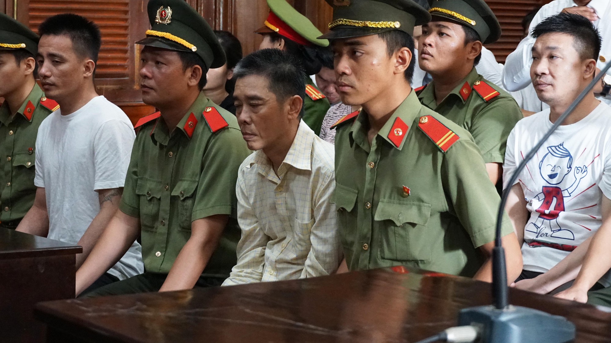 Văn Kính Dương: Bị cáo không am hiểu pháp luật, không biết ma túy bị cấm - Ảnh 4. Văn Kính Dương: Bị cáo không am hiểu pháp luật, không biết ma túy bị cấm - Ảnh 4.