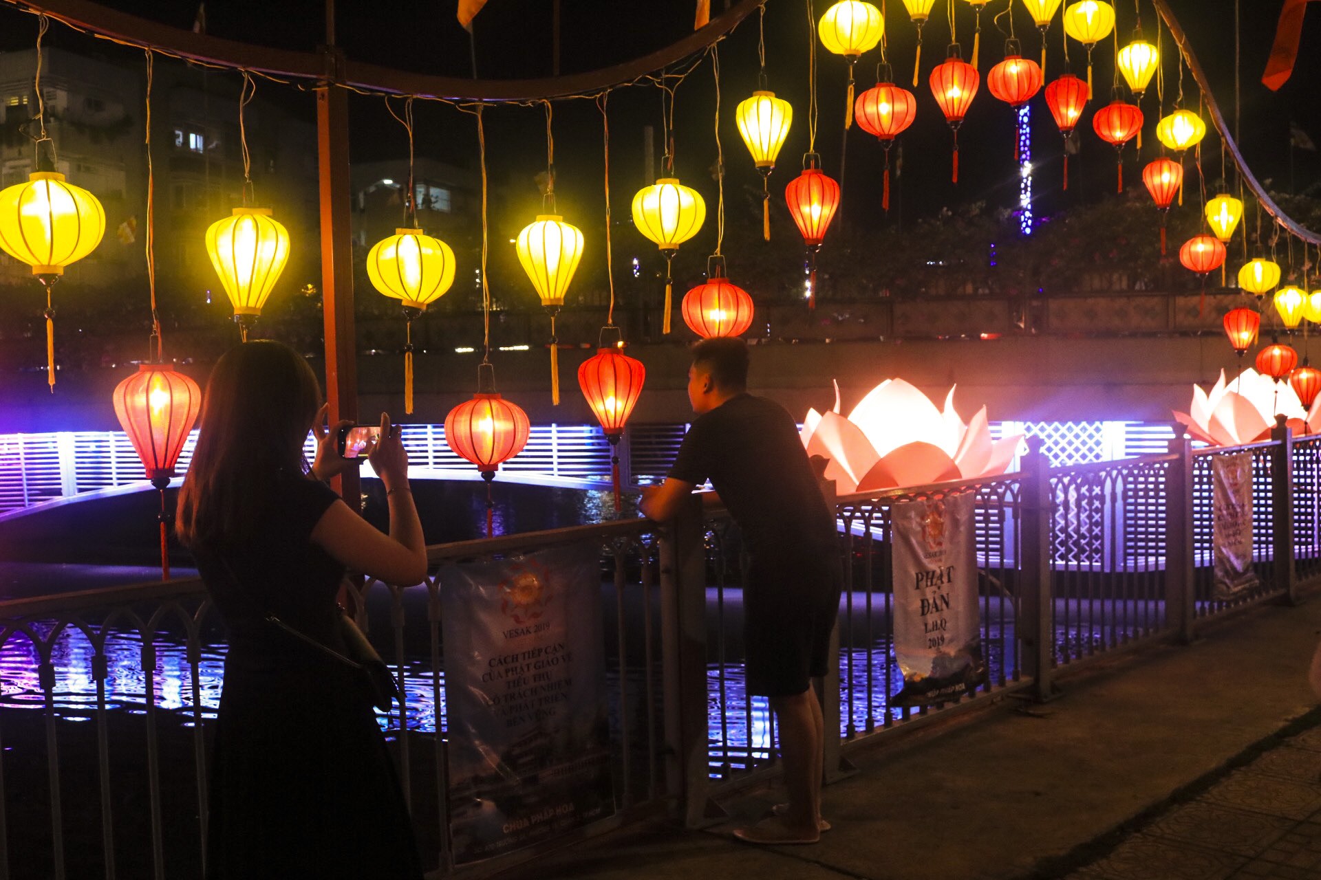 Ngắm vẻ lung linh của chùa Pháp Hoa trước Đại lễ Phật Đản Vesak 2019 - Ảnh 7.
