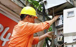 Bộ Công Thương kiểm tra giá điện: Các tổng công ty nói làm đúng quy định
