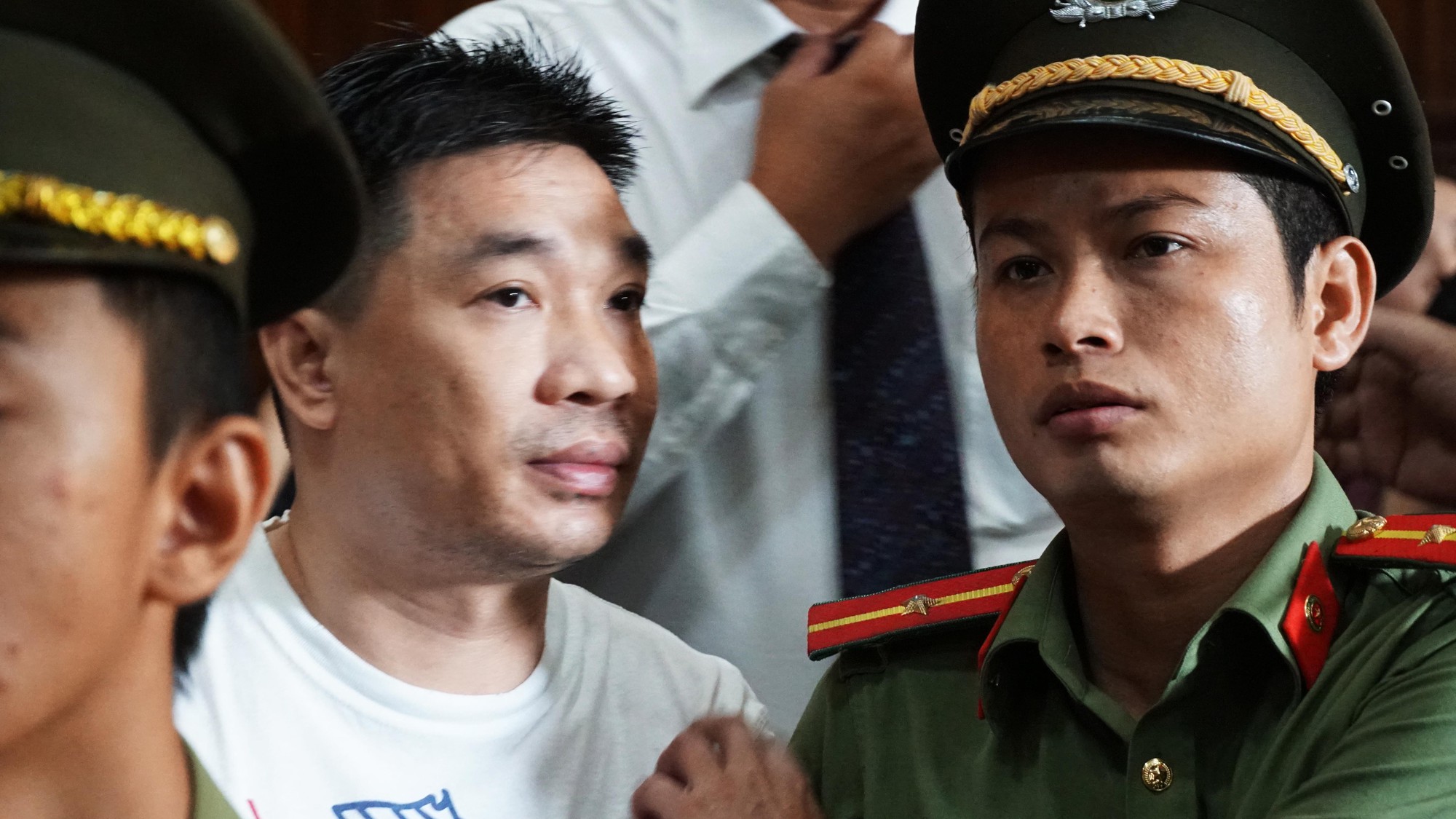 Luật sư: Văn Kính Dương mong muốn sống để trả bớt phần nợ với xã hội - Ảnh 1.